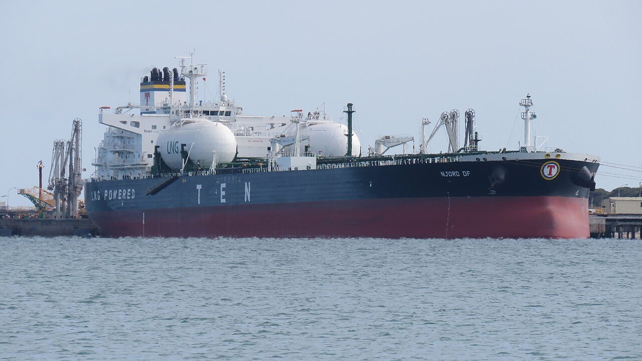 oil tanker passing through the Strait of Hormuz during Iran US conflict